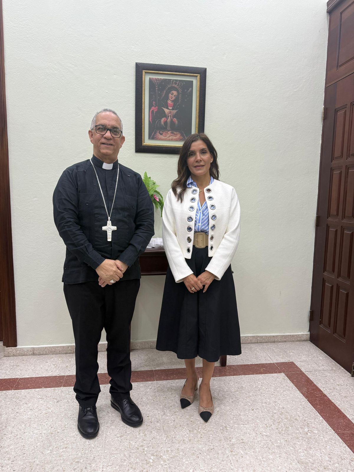 Embajadora de EE. UU. visita arzobispo arquidiócesis de Santiago; Fue su primera vez en la arquidiócesis y en la ciudad