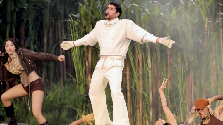 Cuando el Super Bowl se volvió latino: Bad Bunny celebra a sus vecinos dominicanos