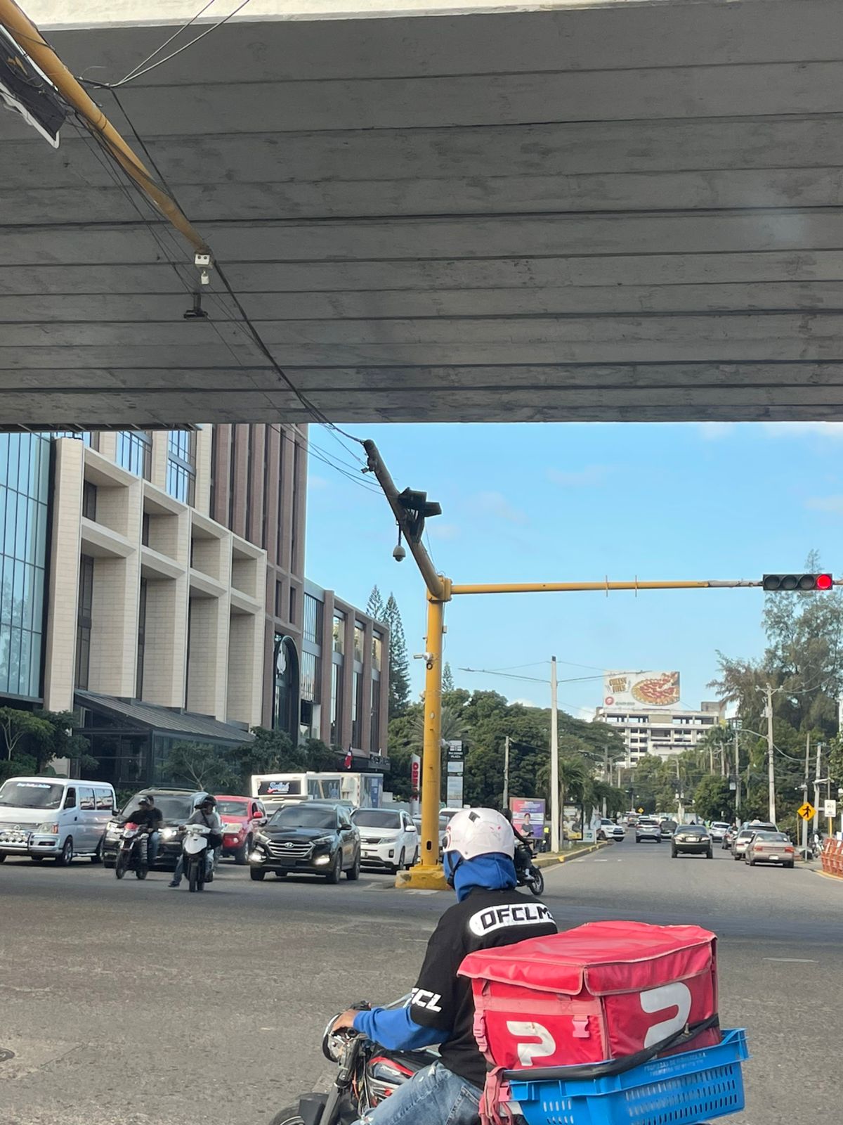 Del Mito Urbano a la Eficiencia Vial: El Fin de la Centralización de Semáforos