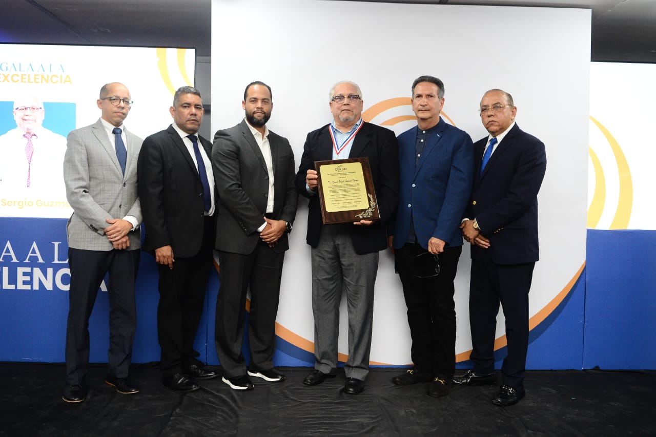 Reconocen a ocho personalidades destacadas en el sector salud del país