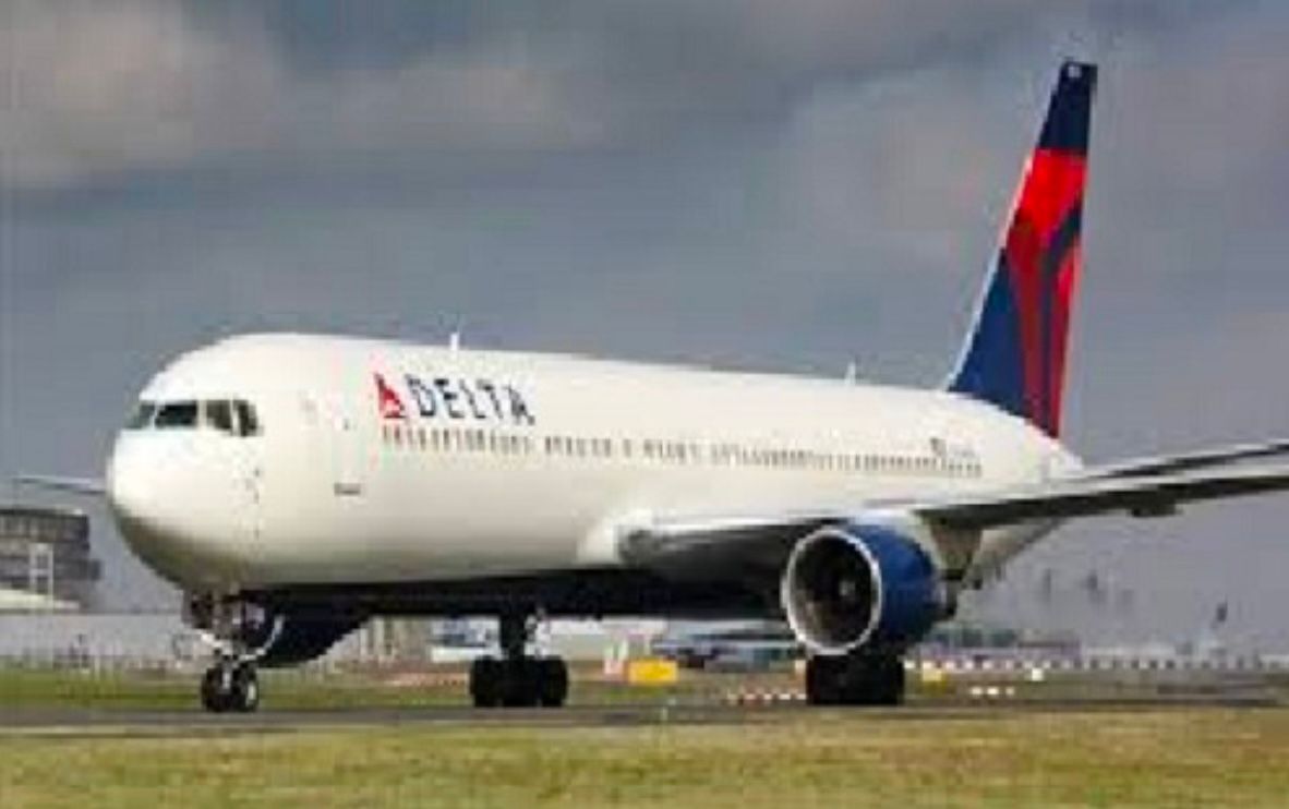 Vuelo Santiago-Nueva York retorna de emergencia al Aeropuerto Cibao tras incidente con pasajeros.