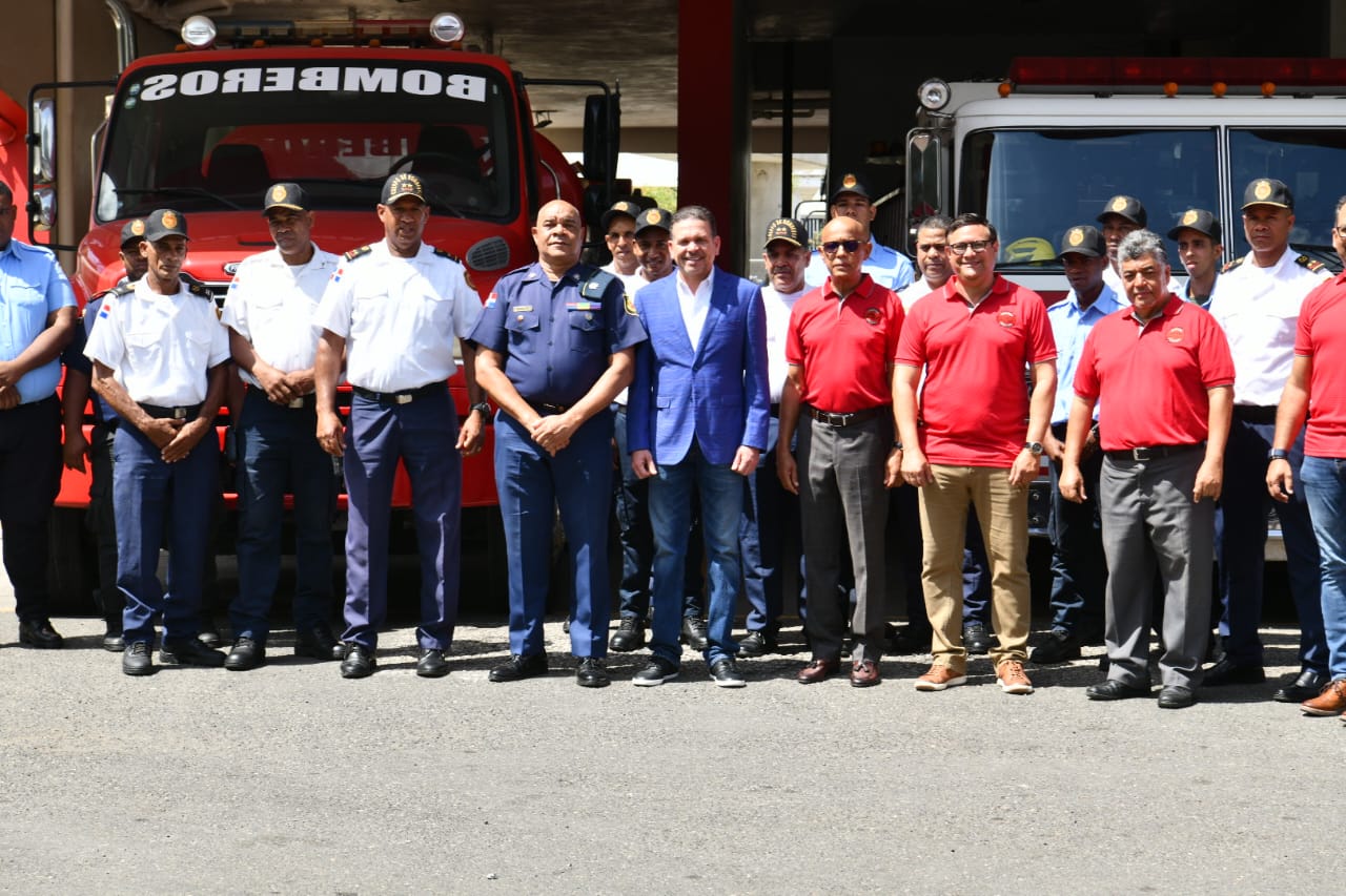 Proindustria realiza aporte al Patronato del Cuerpo de Bomberos de Santiago y reafirma respaldo al sector