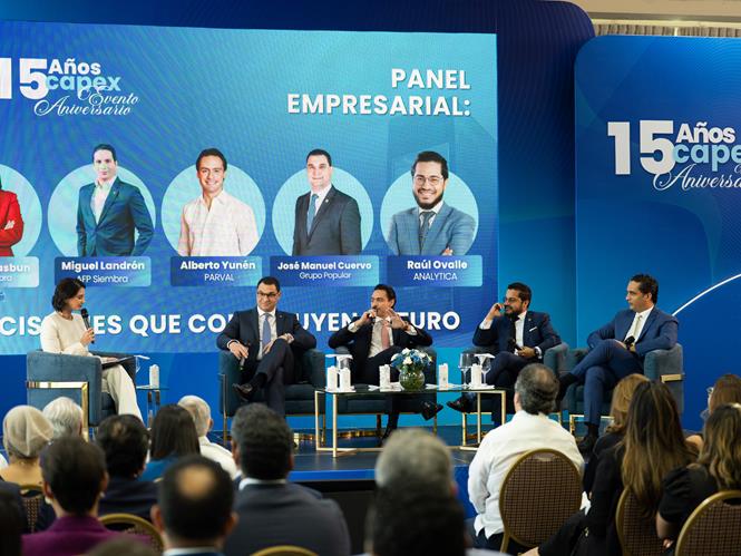 Jessica Hasbún moderó el panel titulado ¨Decisiones que Construyen Futuro¨