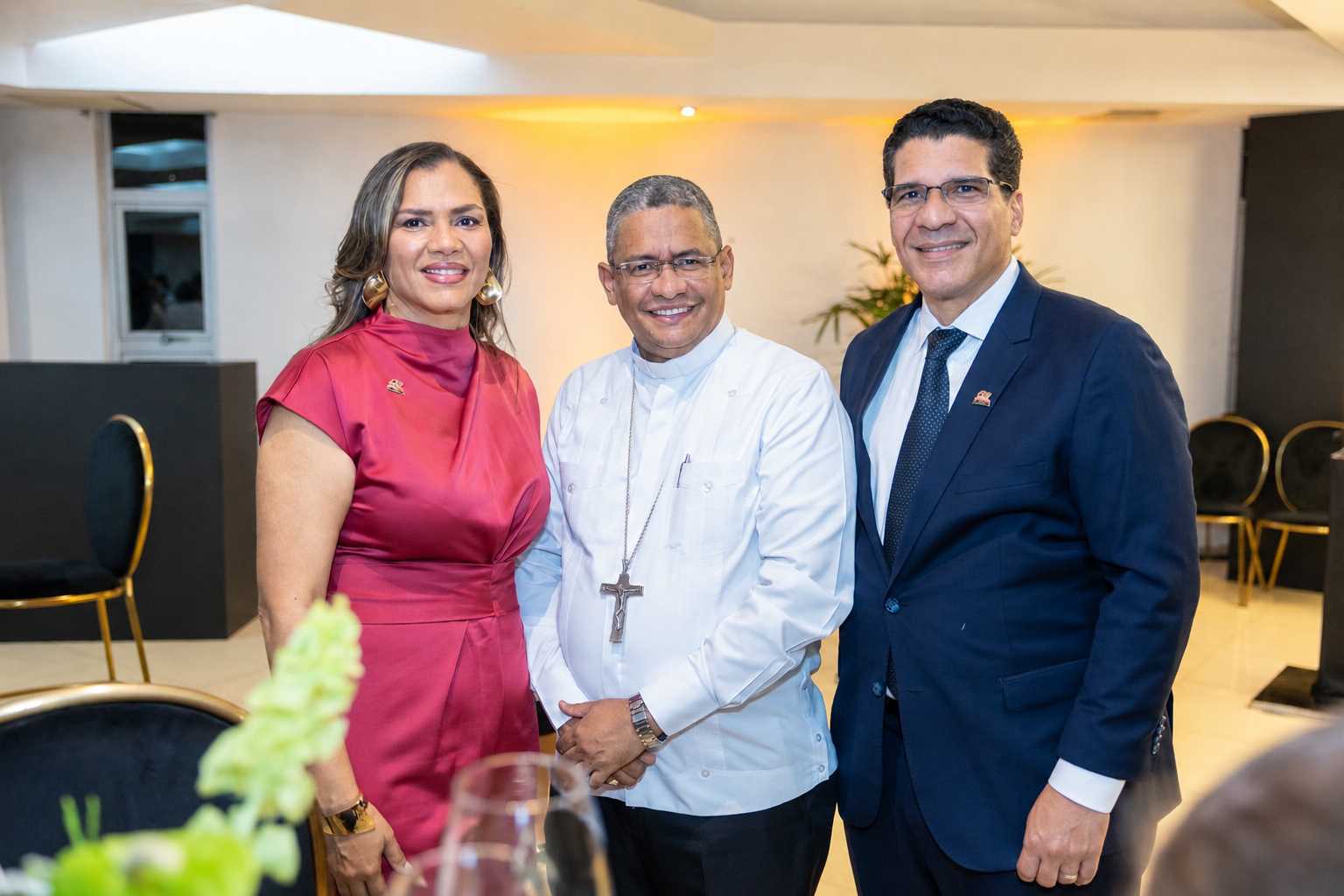 Juliana Ochoa Toribio, Monseñor Andrés Amauri Rosario  y Anthony Ochoa