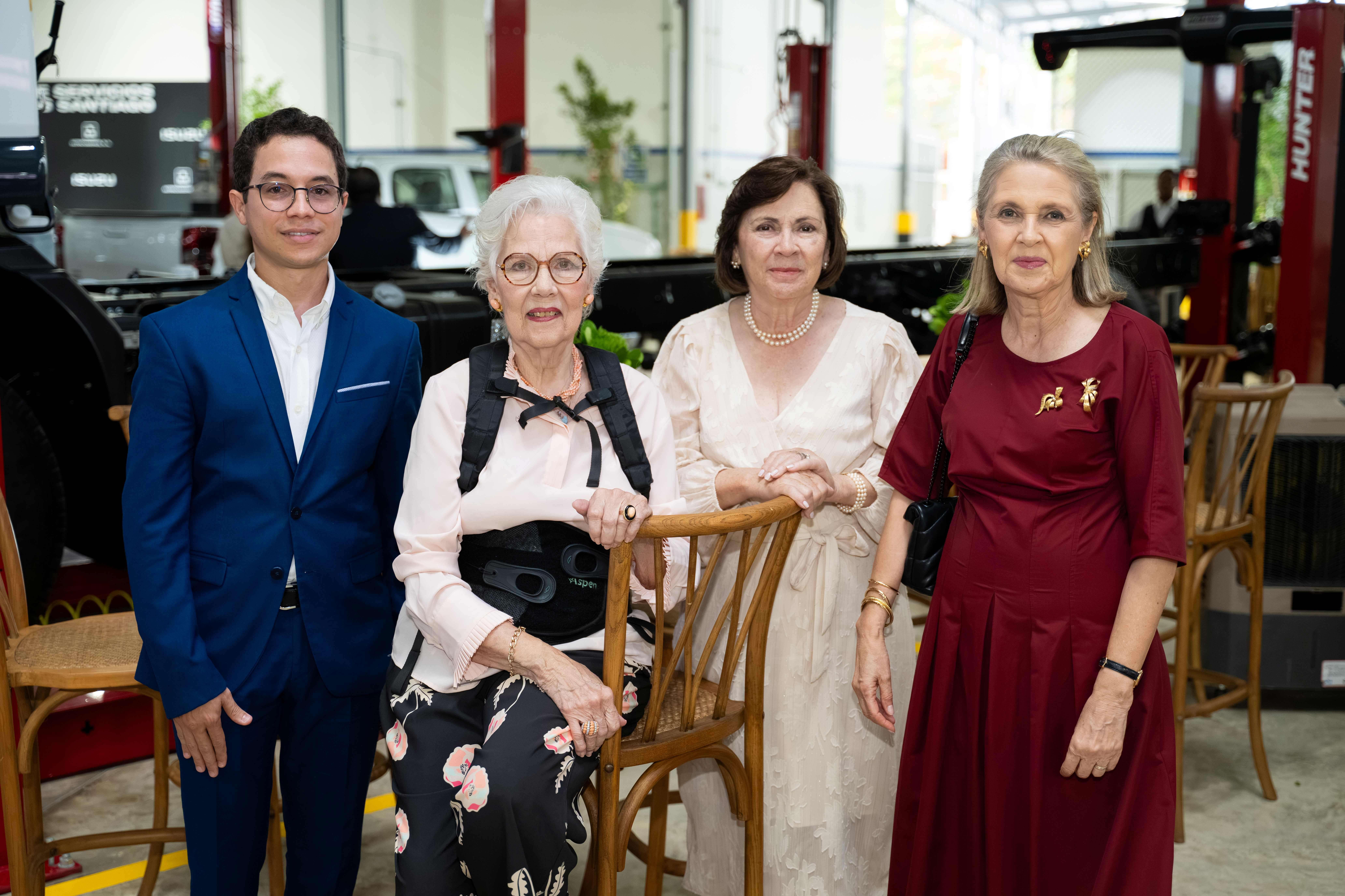 Simón Ozcoidi, Julia Cabral de Thomén, Georgia Anne Reid y Clara Reid
