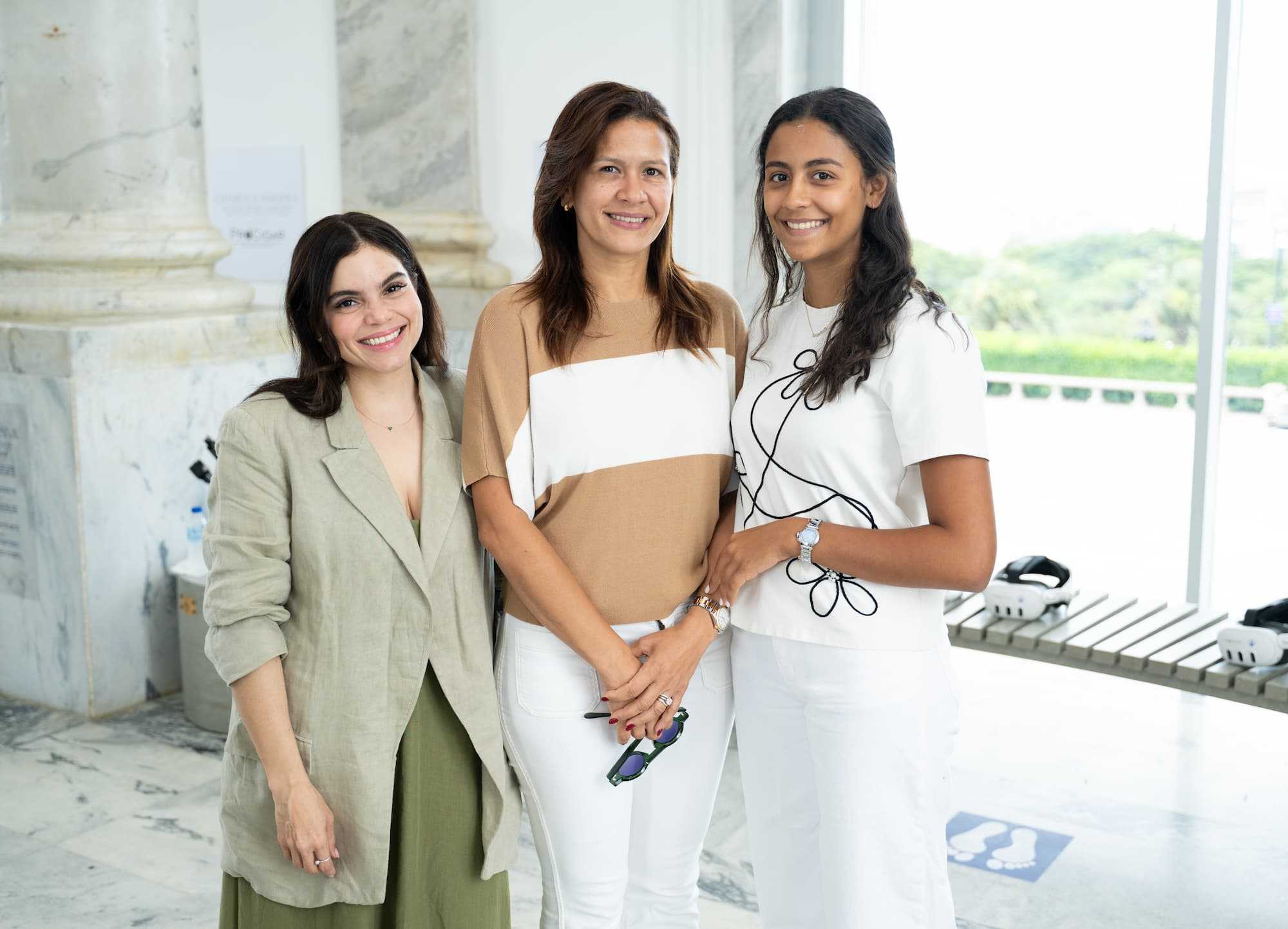 Anabel Rosario, Paola Jansen y Ana Victoria Yunén